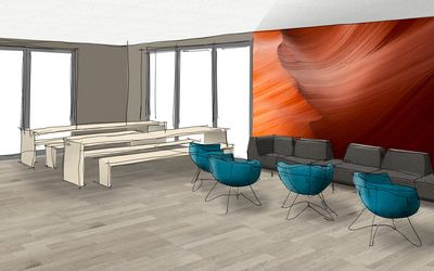 Heller Aufenthaltsraum mit Sitzbänken und großem orangefarbenem Wandmotiv