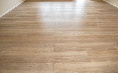 Bodenfläche in heller Holzoptik